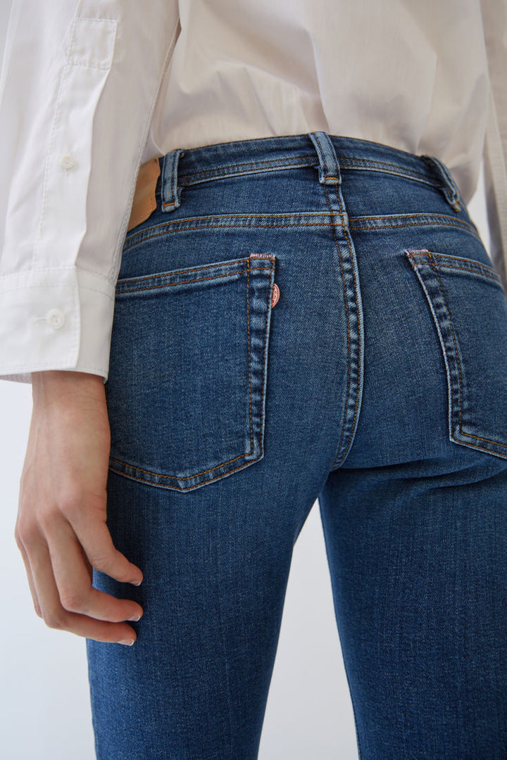 Ladies Trend Jeans - Stylish Denim for Women